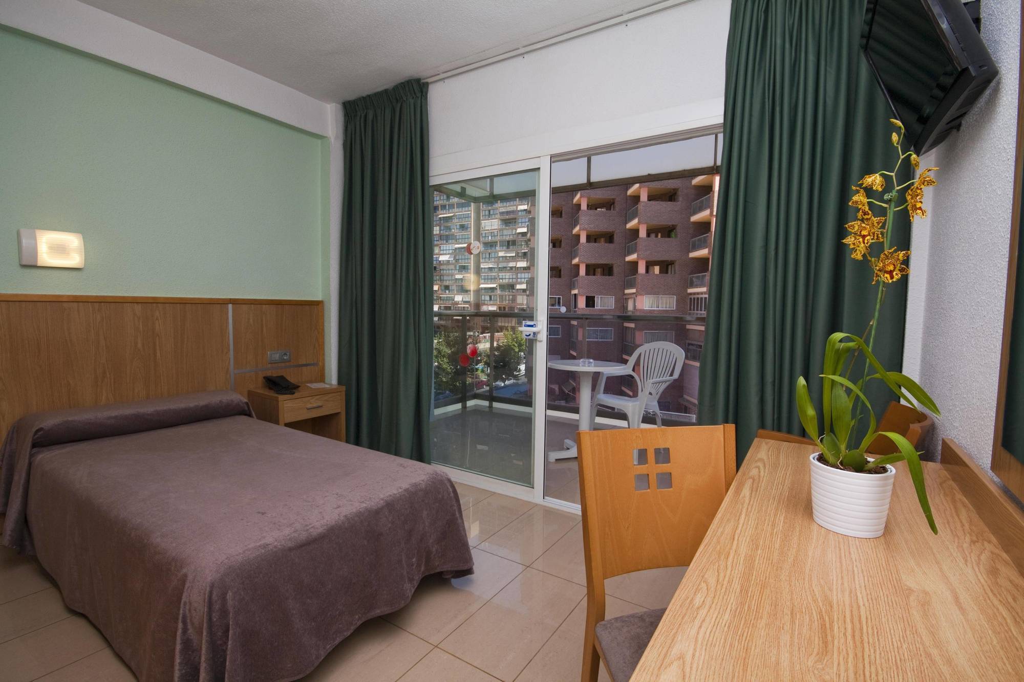 Hotel Perla Benidorm Exteriör bild